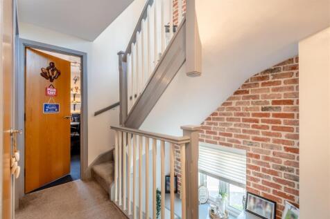 8694519-interior10.jpg