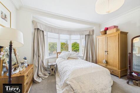 CAM02176G0-PR0579...