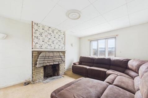 CAM04018G0-PR0486-STILL001