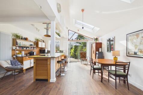 Kitchen/ Dining Area