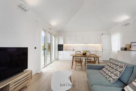 1A Croft Close, TN10 4LA 003.jpg