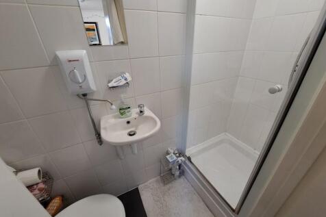 SHOWER ROOM/WC