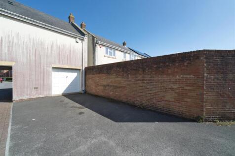 Garage & Driveway