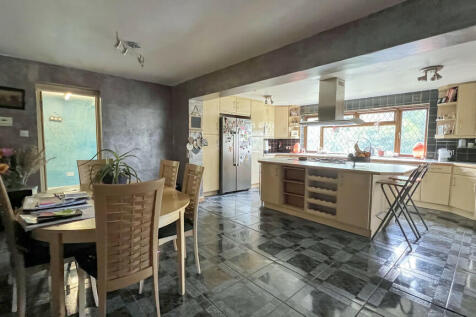 Kitchen/dining ro...