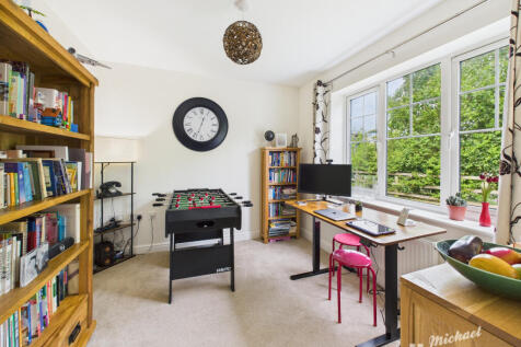 CAM03852G0-PR0296-STILL019