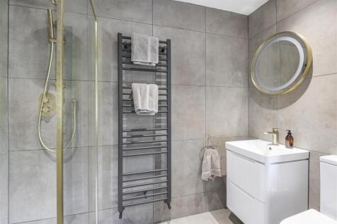 ENSUITE SHOWER ROOM