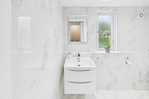 CAM04233G0-PR0021-STILL050