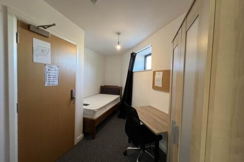 Newly Refurbished Student Accommodation/Rooms to let. Available just 2 weeks after a successful application, these stunning, freshly updated rooms are designed with your comfort and convenience in min