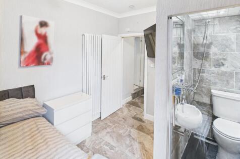 CAM04233G0-PR0027-STILL013