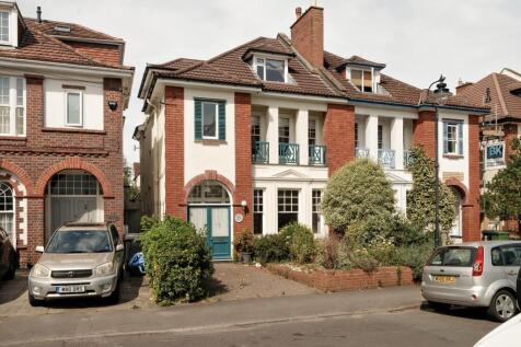 **VIDEO TOUR AVAILABLE** GARDEN. PARKING SPACE. Five bedroom unfurnished house situated in excellent location close to Henleaze High Street. Suitable for a family let only.