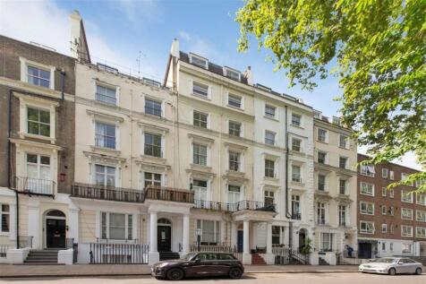 A stylish and contemporary one bedroom top floor flat in a Victorian conversion. Layout includes wood floors throughout, reception room with space for dining and semi open plan white gloss kitchen wit
