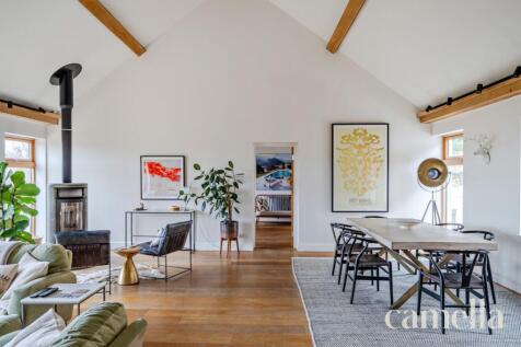LIVING/DINING AREA