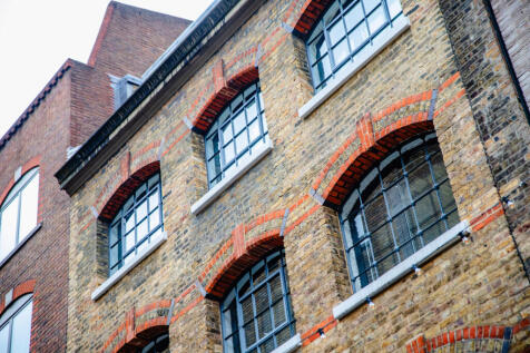 104_Floral_Ct_Exterior_01