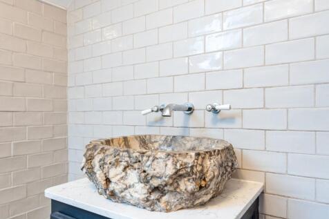 Master En-Suite Bathroom - Crystalised sink