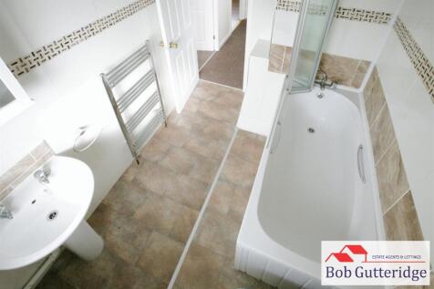 FIRST FLOOR BATHROOM