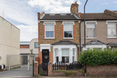 Wolsey Avenue, E17