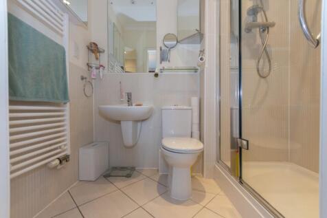 en suite 1.jpg