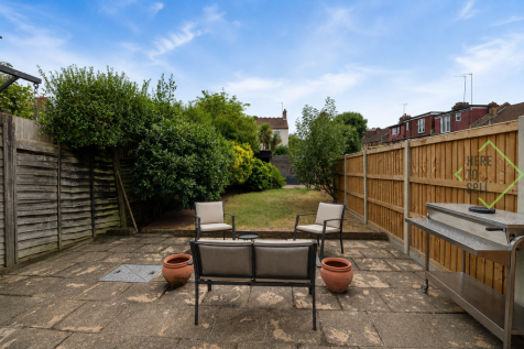 Brunswick Park Road N11 - Garden1