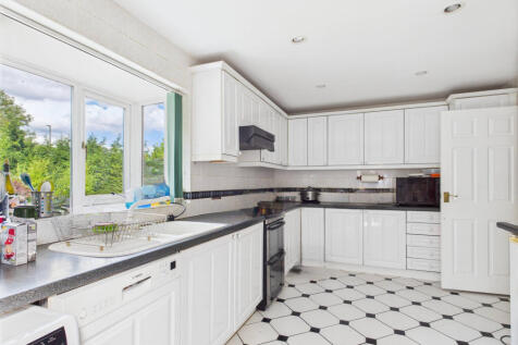 CAM01354G0-PR0548-STILL006