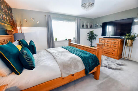 Principal Bedroom...