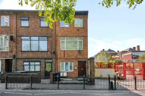 Ground Floor | Open-Plan | Private Patio | Contemporary Kitchen | Double Bedroom | Stylish Bathroom | Excellent Transport Links | Near Brick Lane & Whitechapel | Set within one of East London's most v