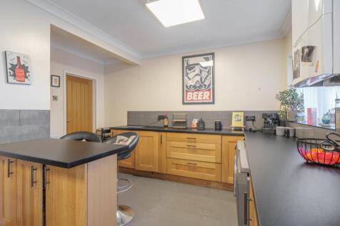 Kitchen Breakfast Bar