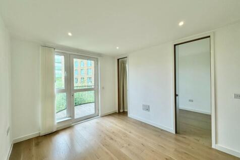 Stunning Manhattan style apartment in the sort after Kidbrooke Village