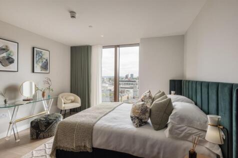 vb5501092_Triptych_10_03_012_3200x2135-2560x1440.j