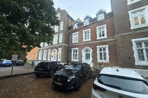 2 Bedroom Flat in SL1 2GB