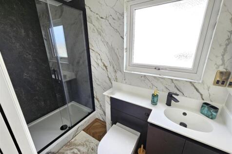 Summerhouse Shower Room.jpg
