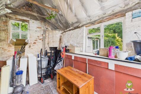 Outbuilding internal - Charlotte Thomasson Ewemove