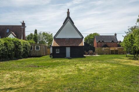 White Cottage Hou...