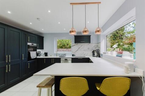 Kitchen 1.jpg