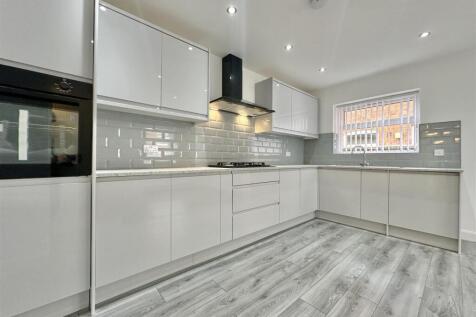 KITCHEN/LOUNGE/DINER