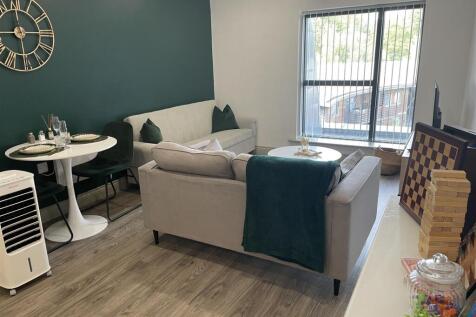 CH79 Welcome to this modern and stylish apartment located on North Street in the vibrant Northern/Arena Quarter of the city in a popular areas of Leeds City Centre. Check this out – You don’t want to