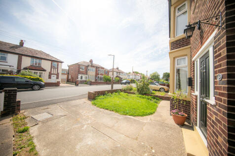 Front garden & driveway