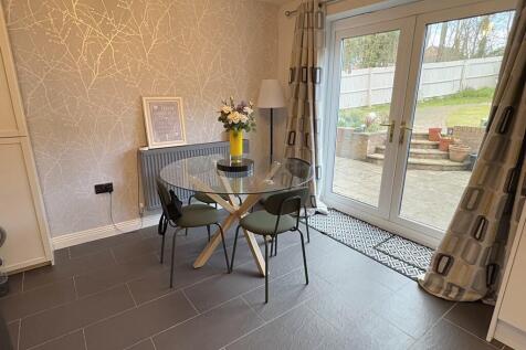 Dining end to Kit...