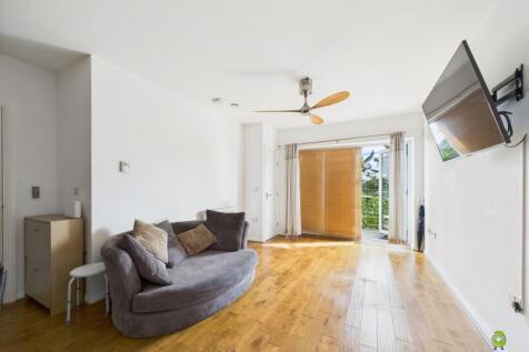 Presented by Nicoleta at EweMove Bexleyheath and D