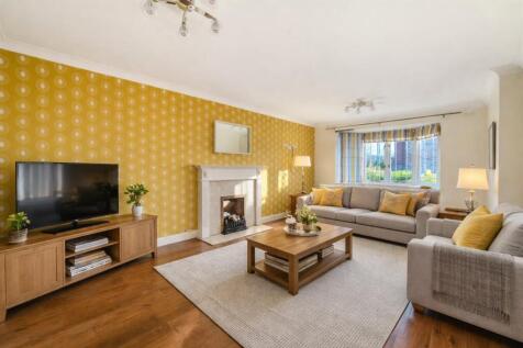 12 Old Oak Drive- Furnished living room.jpeg