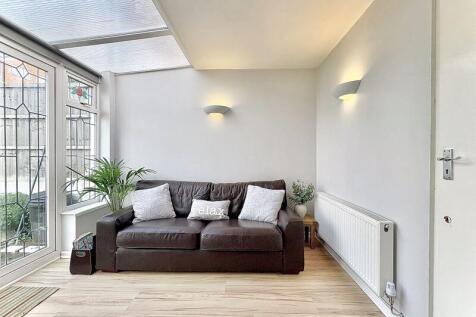 CONSERVATORY/SITTING ROOM