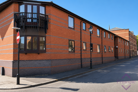 Principle Estates are pleased to offer this well presented one bedroom apartment in the popular Queens Court development in Birmingham’s Jewellery Quarter. Offering spacious accommodation, fitted kitc