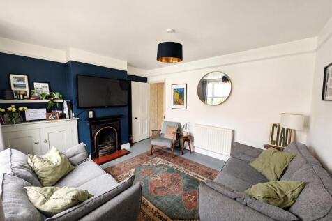 120 Framfield Road - Lounge.jpg