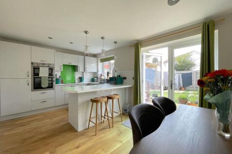 Kitchen/Dining Room (1)