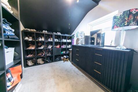 Bedroom 1 dressing room