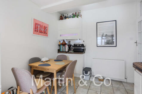 1532987063 - 27 M...