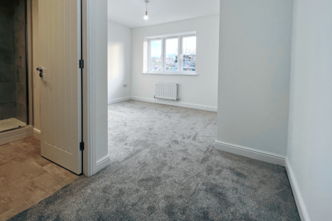 Bed 1+En-Suite