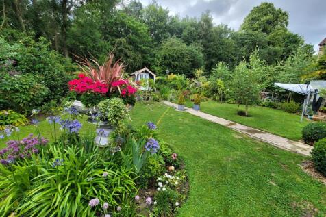 Extensive South Facing Rear Garden