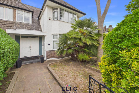 4 bed semi-detached house for sale Wessex Gardens