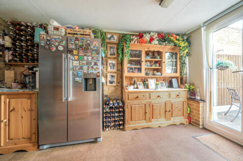 1370645-8-68fa73a...