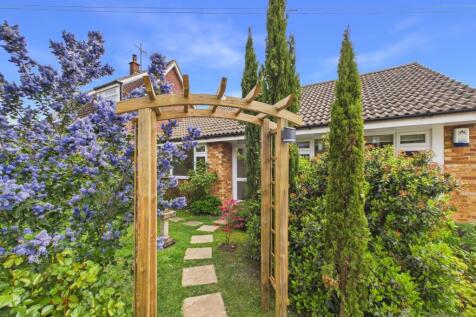 Front of House- Mark Stephens EweMove Newmarket an